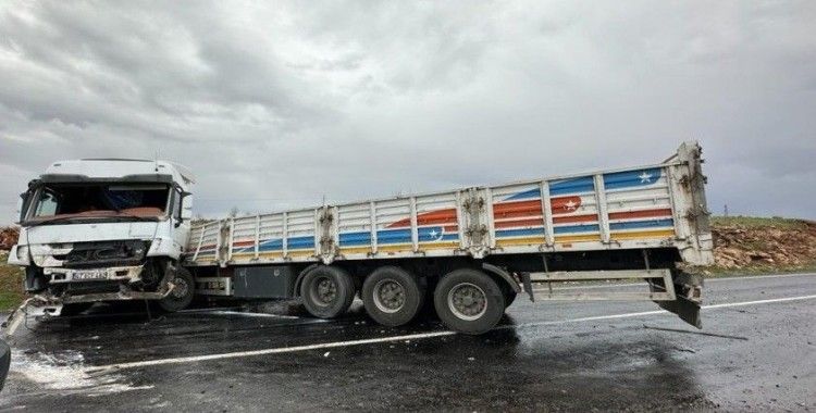 Midyat’ta tır kazası 1 yaralı
