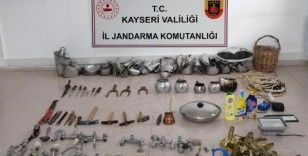Evlerden Hırsızlık Yapan 4 Kişi Tutuklandı
