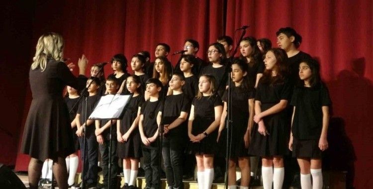 Ölüdeniz Ortaokulu öğrencileri ’Kınalı Kuzuları’ sahneledi
