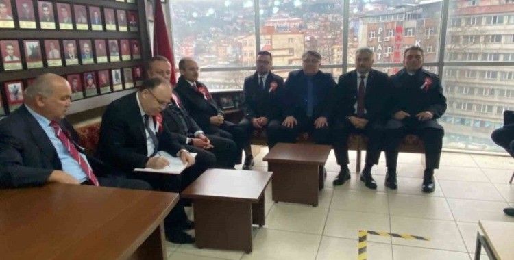 Protokol şehit aileleri derneğini ziyaret etti
