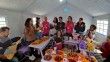 Denizlili öğretmenler, Emine ve Elisa için çadırda doğum günü kutlaması yaptı
