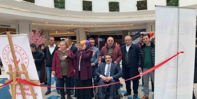Özel bireylerden depremzedeler yararına hayır çarşısı

