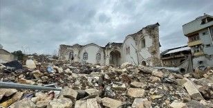 Depremler Adıyaman'daki cami ve türbelere ağır hasar verdi