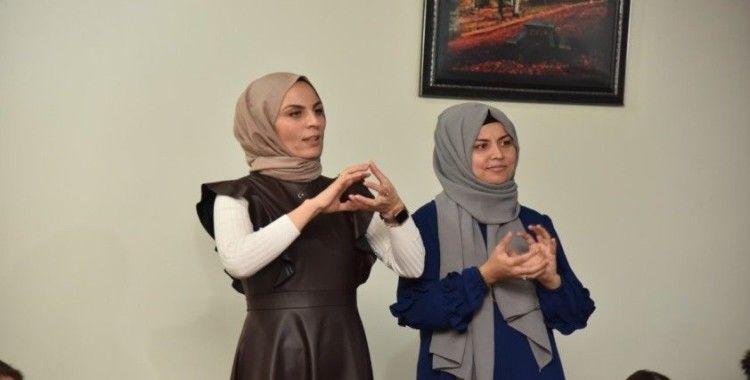 Kartepeli çocuklar işaret diliyle tanıştı
