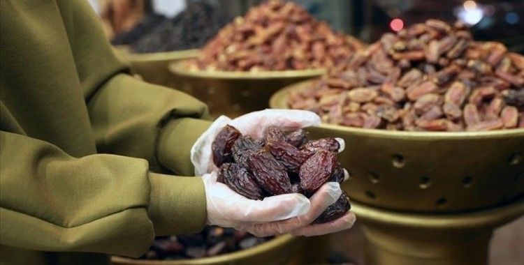 Ramazan ayının vazgeçilmezi hurma tezgahlardaki yerini aldı