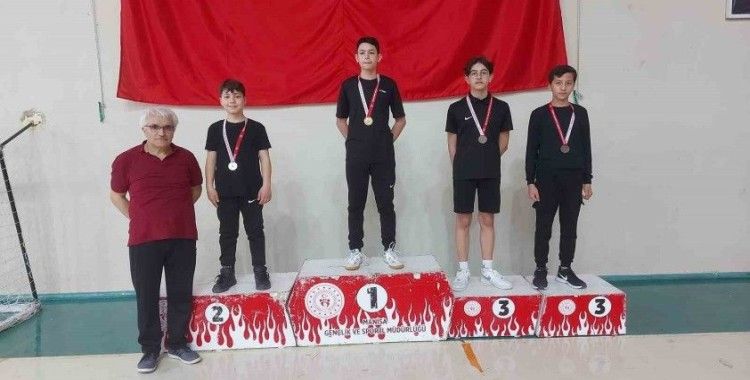 Manisa’da 18 Mart Çanakkale Şehitleri Anma Masa Tenisi Turnuvası yapıldı
