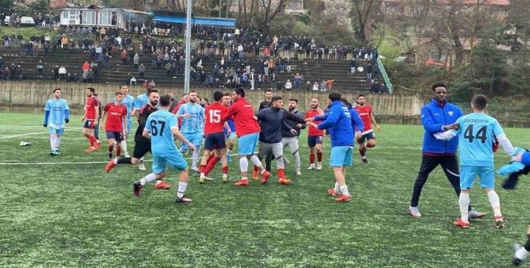 Amatör Lig maçında saha karıştı

