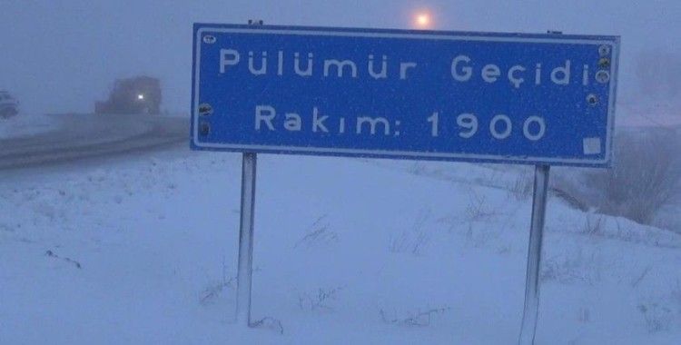 Tunceli'de karla mücadele sürüyor