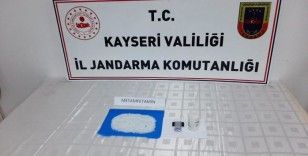 Uyuşturucu taciri jandarmadan kaçamadı