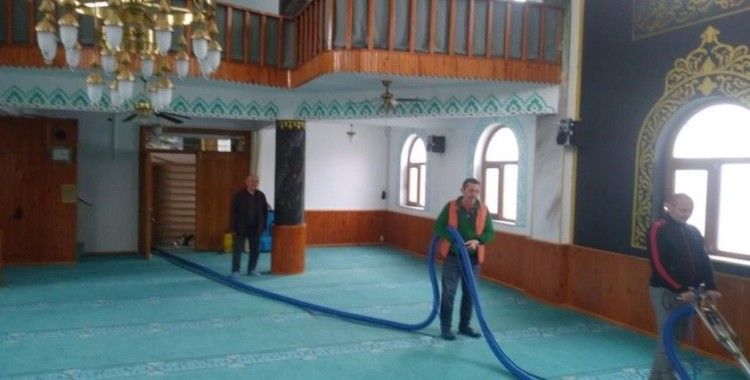 Altınova’da camiler Ramazan’a hazır
