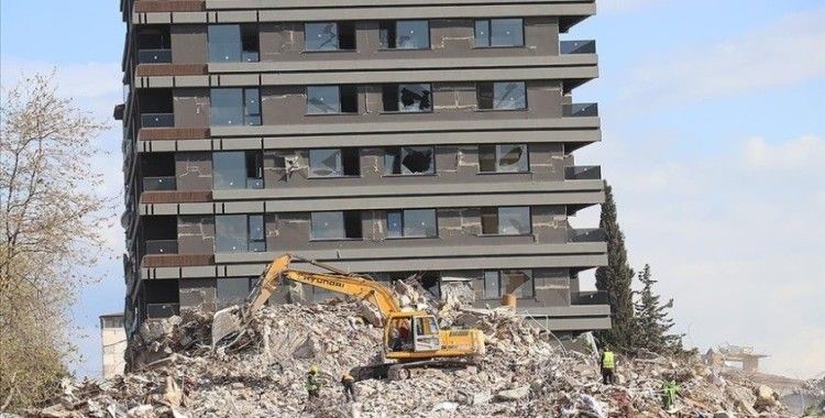 Hatay'da enkaz kaldırma ve yıkım çalışmaları devam ediyor