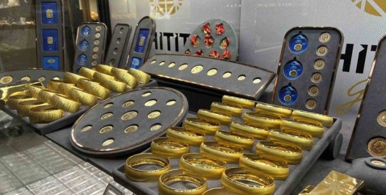 Altın rekor tazeledi, ons altın 2 bin doların üzerine yükseldi