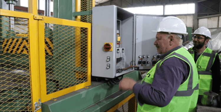 Erzincan'dan 3 kıtada 11 ülkeye geri dönüşüm makinesi ihraç ediyorlar