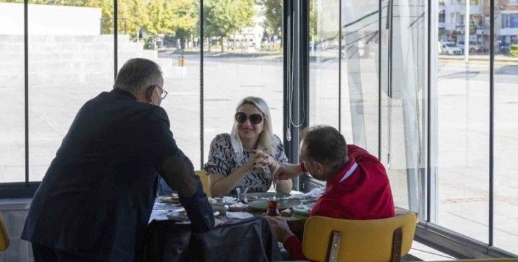 Doktor başkana "glütensiz kafe" teşekkürü
