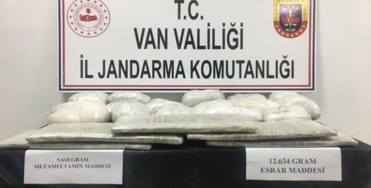 Van'da mezarlık içerisinde 18 kilo uyuşturucu ele geçirildi