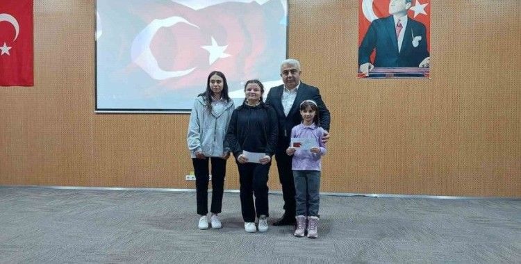 Hisarcık’ta derece alan öğrenciler ödüllendirildi
