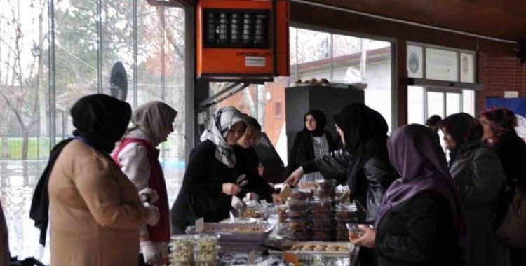 İlim Hikmet Vakfı, depremzedeleri Hayır Çarşısı’nda ağırladı
