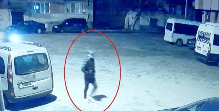 Gece vakti araçların lastiklerini kesen şahsı polis yakaladı
