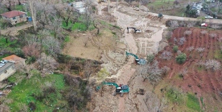 Adıyaman'da selde kaybolan iki kişiye ait bazı eşyalar bulundu