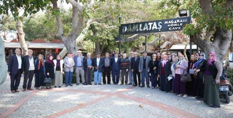 Alanya Belediyesi yaşlıları yemekte ağırladı
