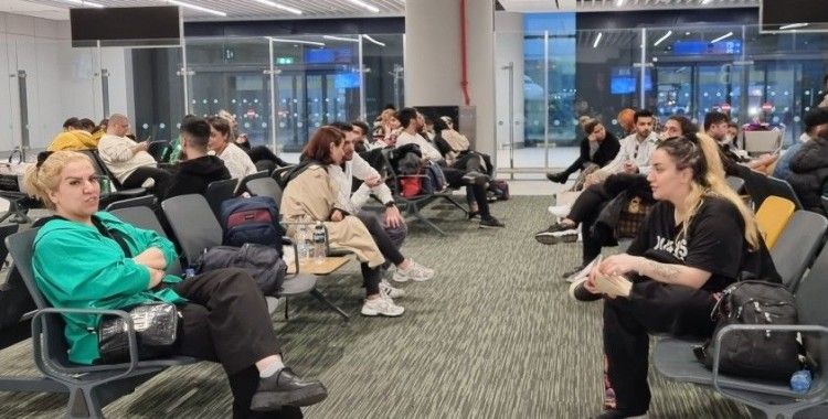 İran merkezli olan ATA Airlines uçağı İstanbul Havalimanı’na acil iniş yaptı