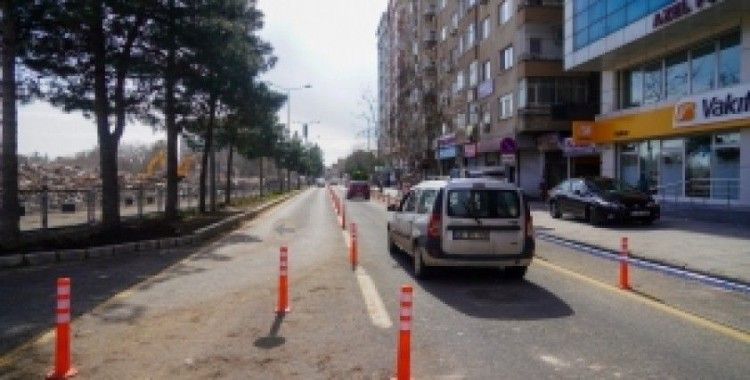 Yıkılan Galeria sitesi önündeki yolun tek şeridi trafiğe açıldı