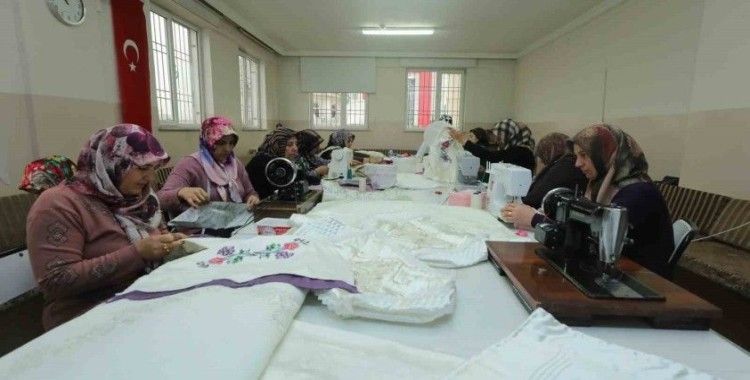 Kadınlara, depremin olumsuz etkilerini unutturan kurslar
