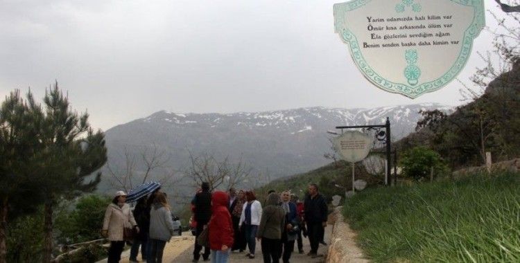 Osmanlı döneminde gurbete giden eşleri için söyledikleri dizeler Mani Yolunda sergileniyor
