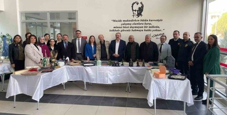 Salihli’de ’Yaşlılar Haftası’na özel sergi
