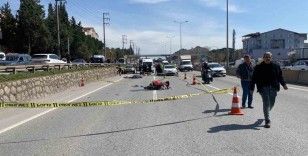 Motosiklet tır dorsesinin altına yuvarlandı, sürücü hayatını kaybetti
