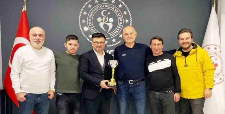 Şampiyonlar kupayı Yazıcı’ya getirdi