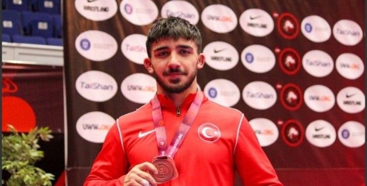 BARÜ’lü milli sporcu Emre Kural bronz madalya kazandı
