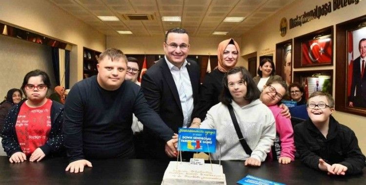 Özel çocuklardan başkana sürpriz ziyaret
