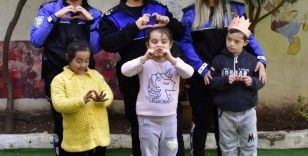 Polisler, özel çocukları unutmadı

