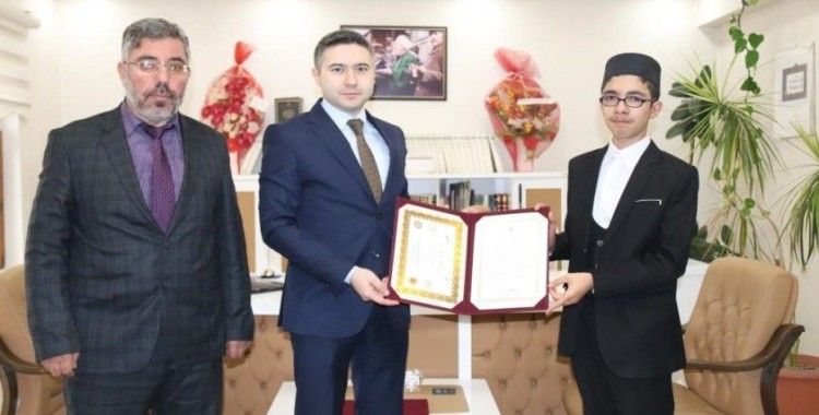 Hafızlar belgelerini Kaymakam Zeyrek’den aldılar
