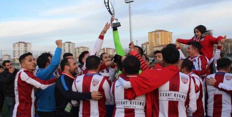 1966 Turanspor, kupasını aldı
