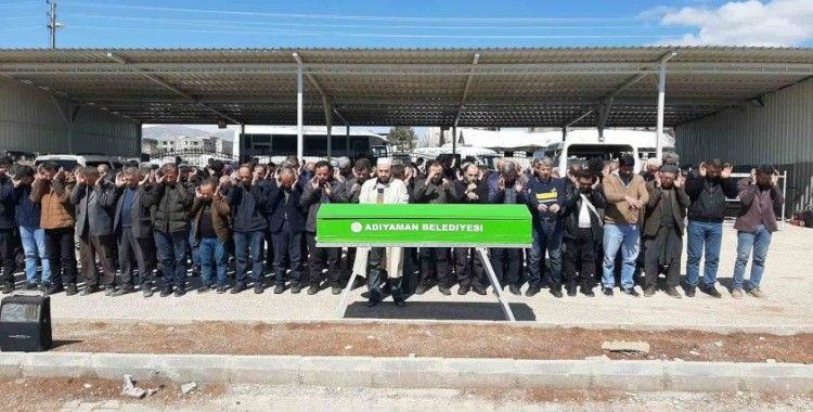 Selde hayatını kaybeden minik Zeynep annesinin yanına defnedildi
