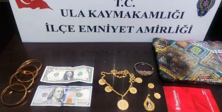 Polis hırsızı 4 saatte yakaladı, altınlar sahibine teslim edildi