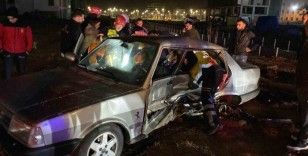 Evinin kapısını açtığı depremzedelerin kullandığı otomobille çarpıştı
