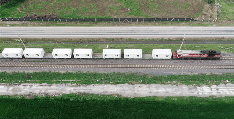 TCDD, deprem bölgesinin ihtiyaçları için seferlerini sürdürüyor