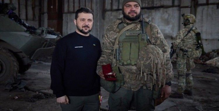 Zelenskiy Bahmut cephesini ziyaret etti
