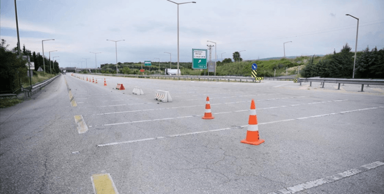 Depremden etkilenen otoyol gişelerinin yapımı nedeniyle bazı kesimler trafiğe kapatılıyor