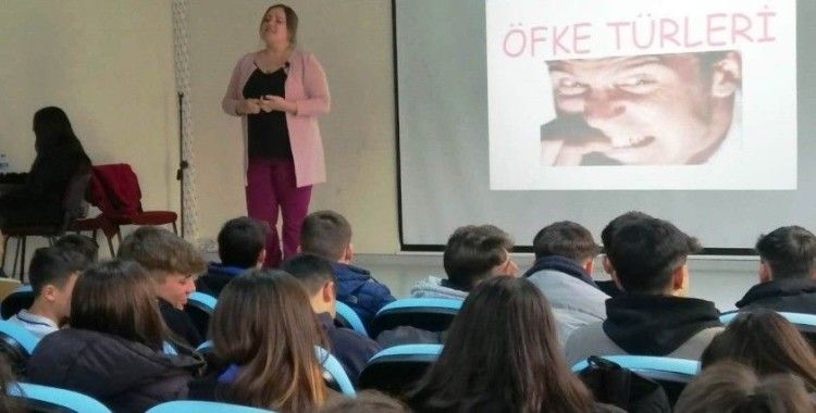 Burhaniye Belediyesi’nden liseli gençlere seminer

