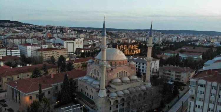 (ÖZEL) Kelime-i Tevhid’i ilmek ilmek 50 metre yükseğe yazdılar
