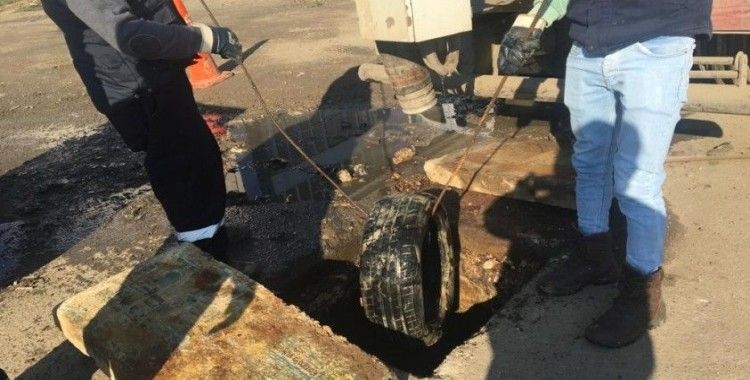 Kanalizasyondan çıkanlar şaşırttı
