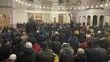 Konya’da ilk teravih namazında camiler doldu
