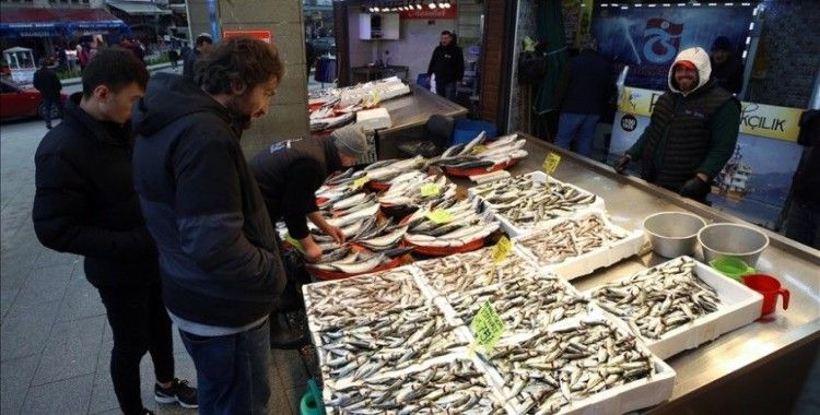 Karadenizli balıkçıların tezgahları ramazanın ilk gününde şenlendi