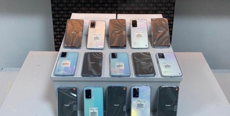 Kaçak 20 cep telefonu ele geçirildi
