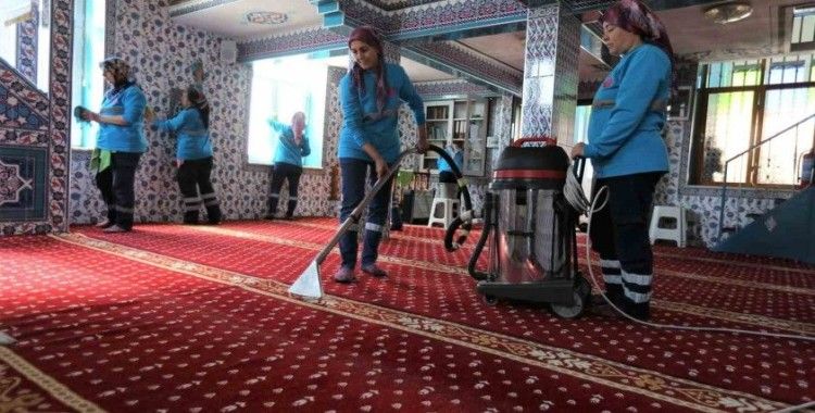 Efeler Belediyesi’nden ibadethanelerde temizlik çalışması
