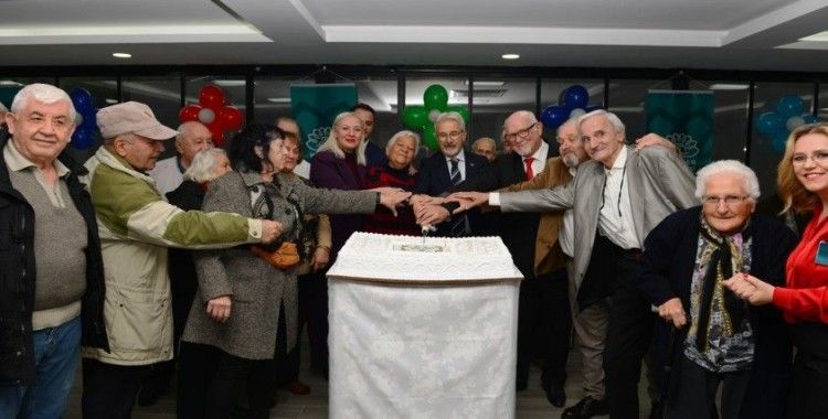 Başkan Erdem huzurevi sakinleriyle buluştu
